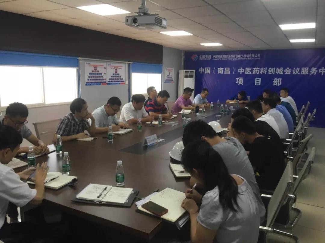 星空体育在线官网首页_星空体育（中国）董事长谢荣华深入中医药科创城会议服务中心项目调研