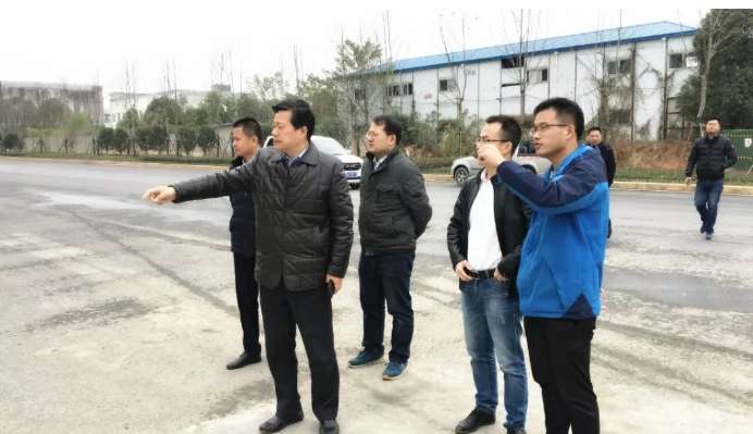 星空体育在线官网首页_星空体育（中国）董事长谢荣华再次深入星空体育在线官网首页_星空体育（中国）文明城市创建施工现场巡查