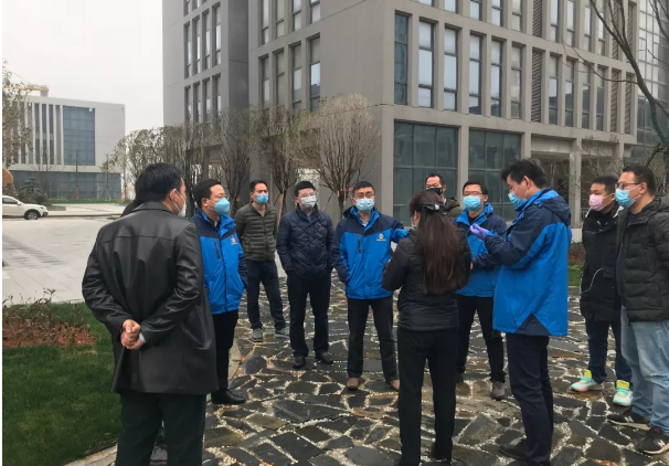 星空体育在线官网首页_星空体育（中国）党委委员、副总经理周云一行深入“两园”部署防控