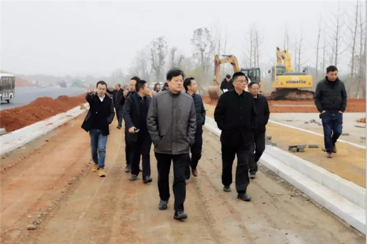 星空体育在线官网首页_星空体育（中国）董事长谢荣华一行深入现场调研 全市“三看”项目