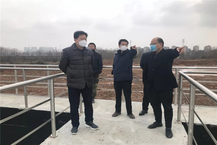 星空体育在线官网首页_星空体育（中国）董事长谢荣华前往项目现场安排部署疫情预防工作