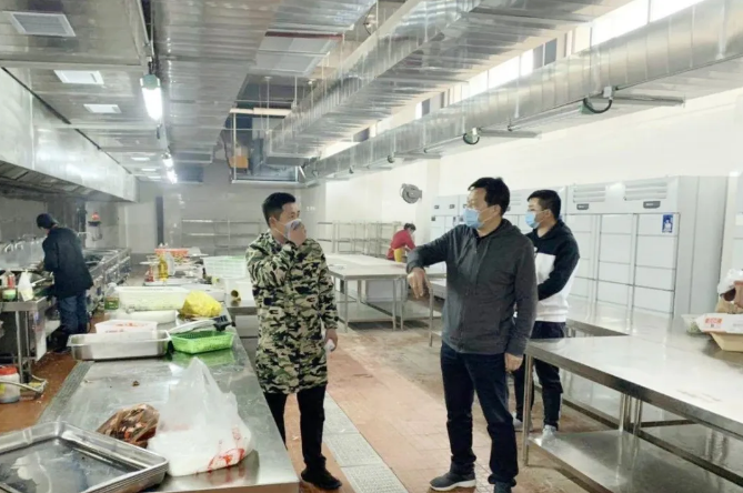 星空体育在线官网首页_星空体育（中国）党委书记、董事长谢荣华深入中小企业园现场检查