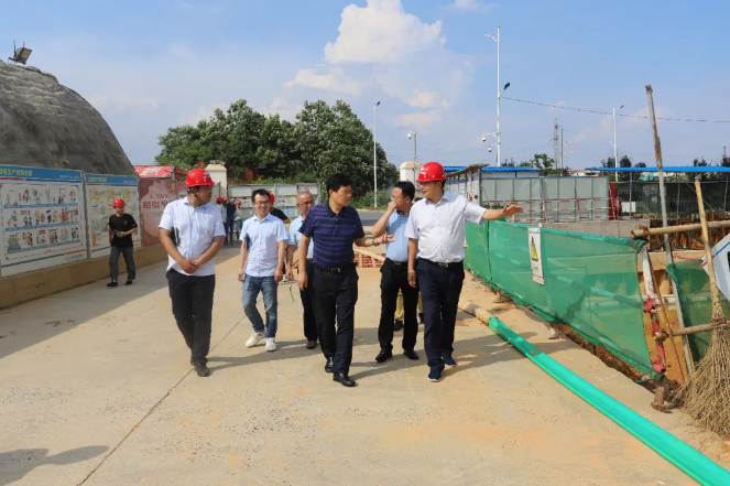 星空体育在线官网首页_星空体育（中国）党委书记、董事长谢荣华一行深入项目现场调研