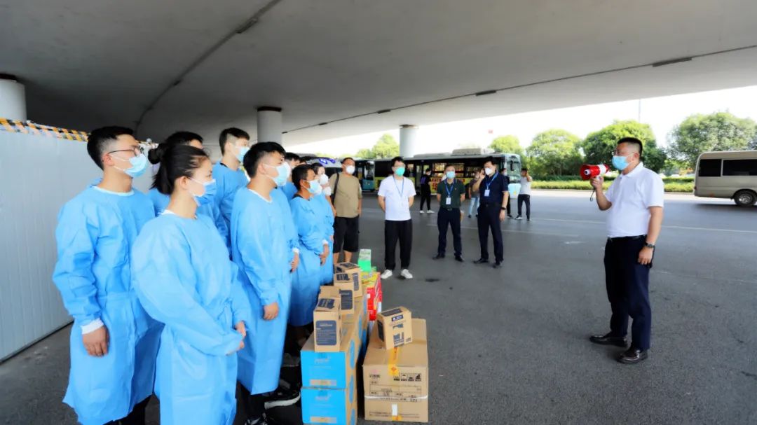 袁扣华赴昌北机场慰问星空体育在线官网首页_星空体育（中国）防疫工作人员