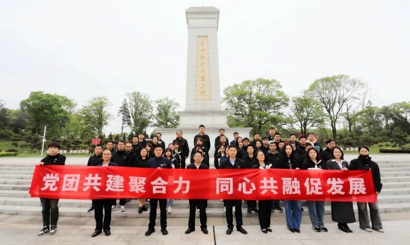 星空体育在线官网首页_星空体育（中国）组织干部职工前往南昌市革命烈士陵园开展祭扫活动